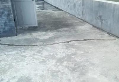 托里楼顶漏水维修公司分享下如何解决卫生间隐蔽部位漏水的问题?