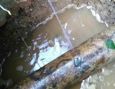 托里楼顶渗水维修公司分享下地暖漏水的原因及检测方法。